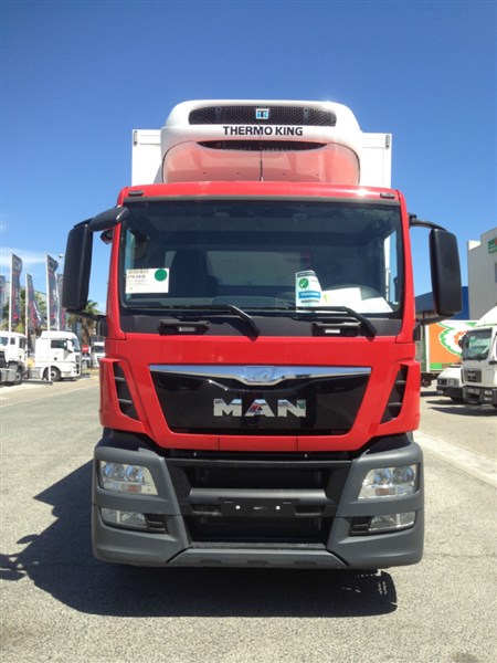 CAMION MAN TRES EJES FRIGORIFICO (12)