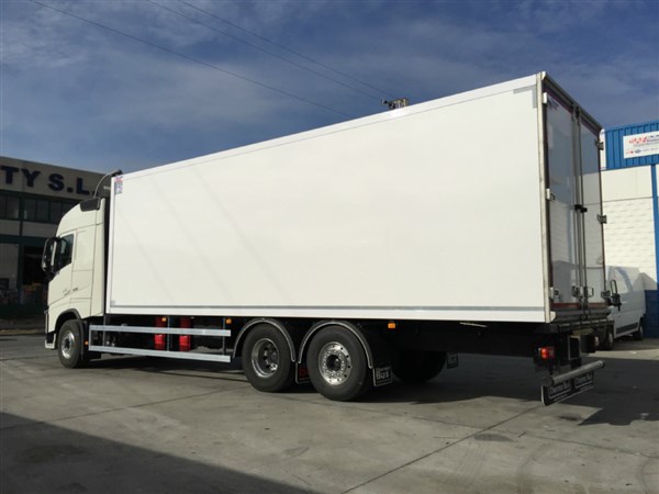 CAMION VOLVO FRIGORIFICO (2)