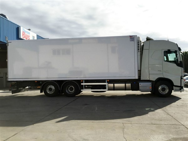 CAMION VOLVO FRIGORIFICO (3)