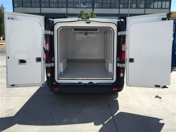 OPEL VIVARO CONGELADO (3)